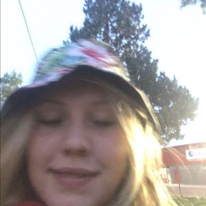 Meet your Posher, Quinn